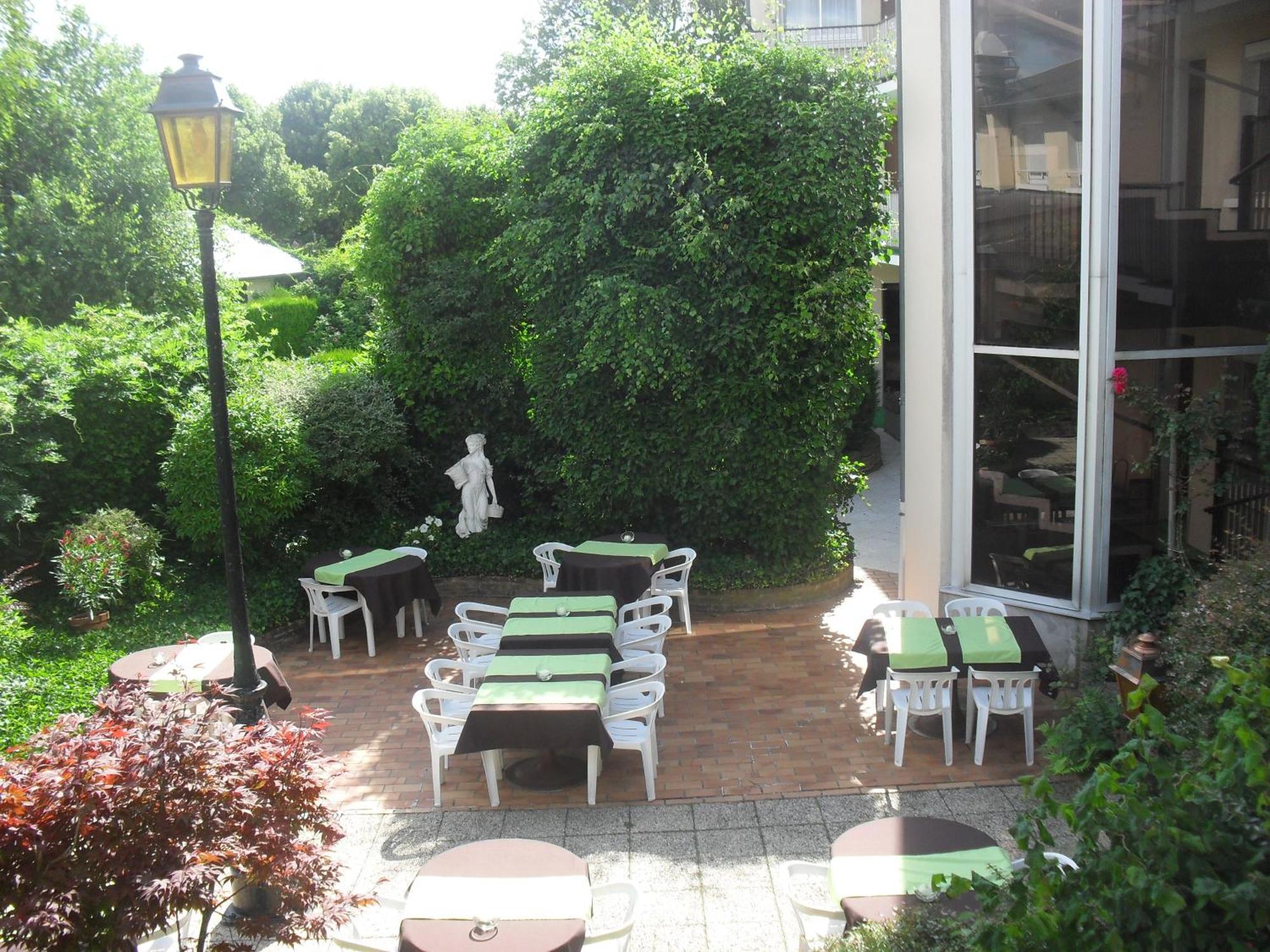 Contact Hotel De France Contres-Beauval-Cheverny Le Controis-en-Sologne Exterior foto